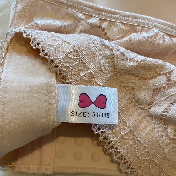 Doosinki nude bra front closure with rose design in the back size 50/115 NWT - Picture 5 of 5